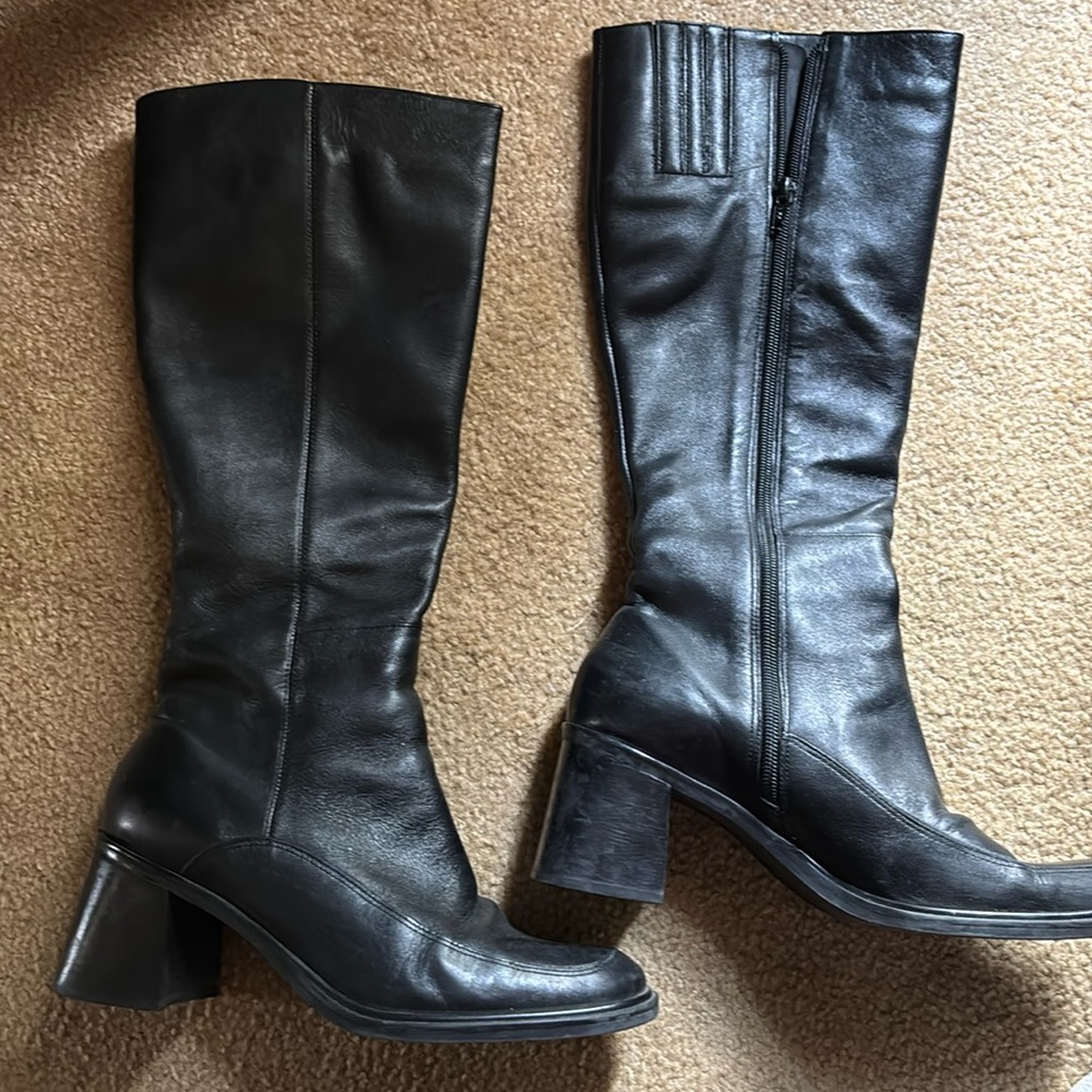 Ladies leather knee high boots